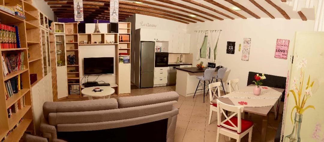 Studio Tami I Barbi Apartamento Opatija Exterior foto