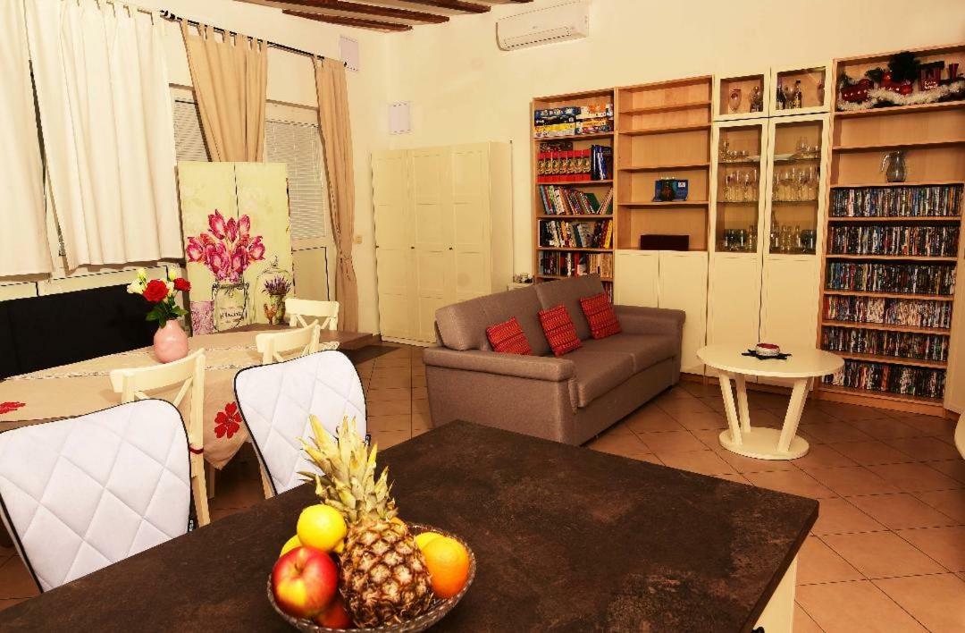 Studio Tami I Barbi Apartamento Opatija Exterior foto