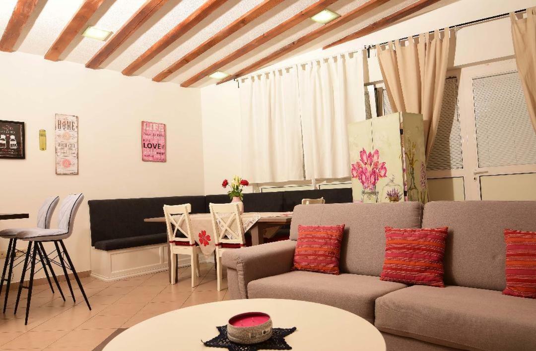 Studio Tami I Barbi Apartamento Opatija Exterior foto